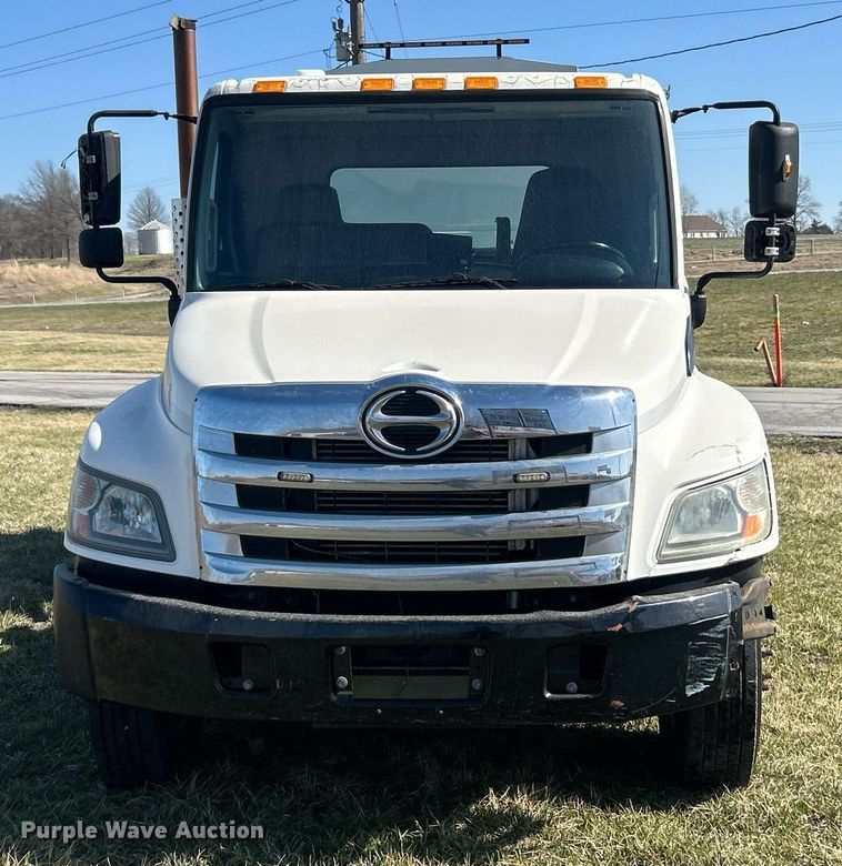 image for item EK2752 2013 Hino 338 utility / service truck