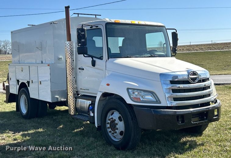 image for item EK2752 2013 Hino 338 utility / service truck