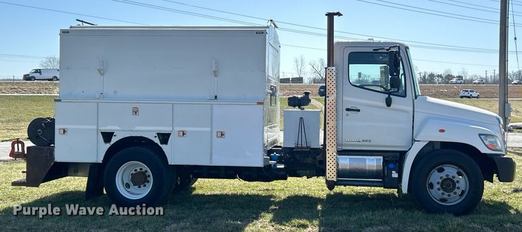 image for item EK2752 2013 Hino 338 utility / service truck