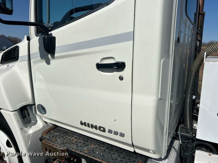 image for item EK2752 2013 Hino 338 utility / service truck