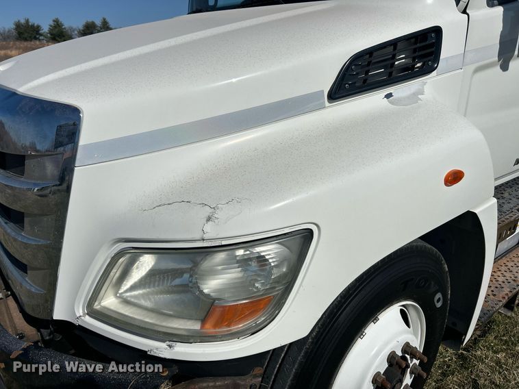 image for item EK2752 2013 Hino 338 utility / service truck