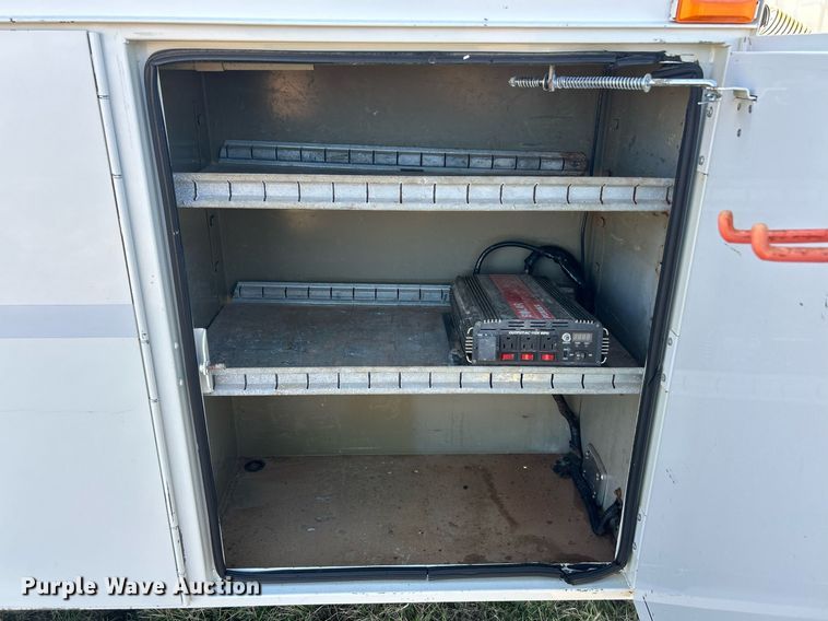 image for item EK2752 2013 Hino 338 utility / service truck