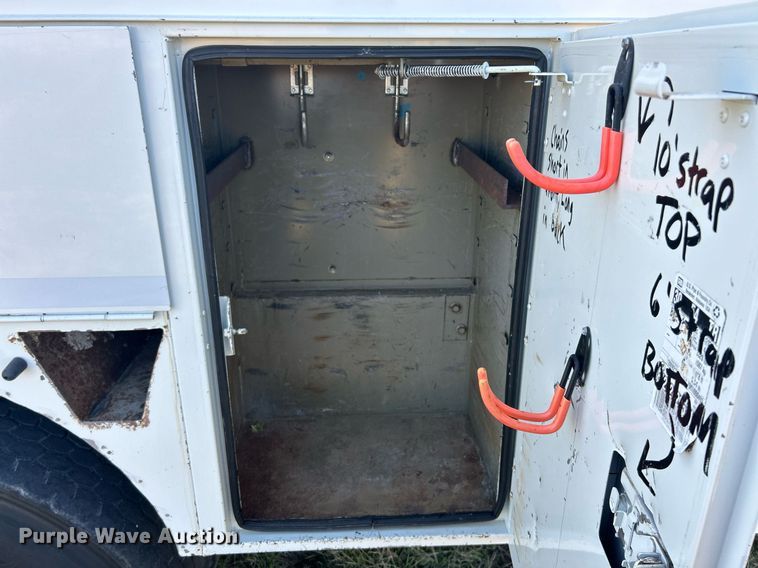 image for item EK2752 2013 Hino 338 utility / service truck