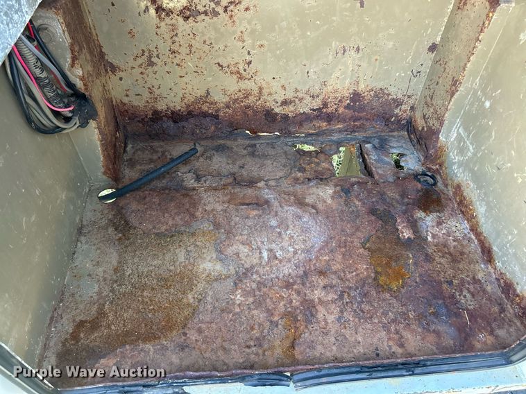 image for item EK2752 2013 Hino 338 utility / service truck