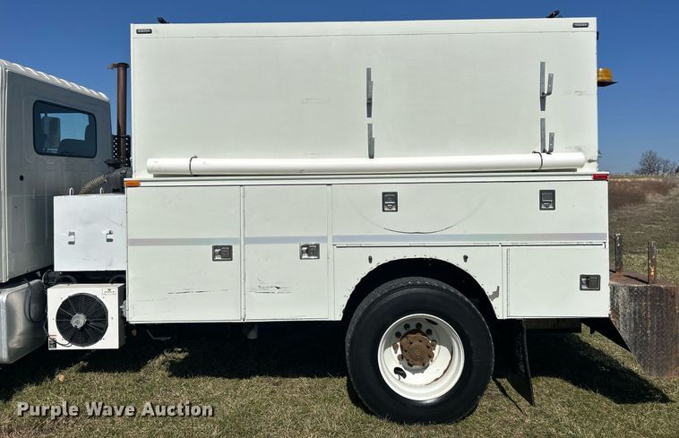 image for item EK2752 2013 Hino 338 utility / service truck