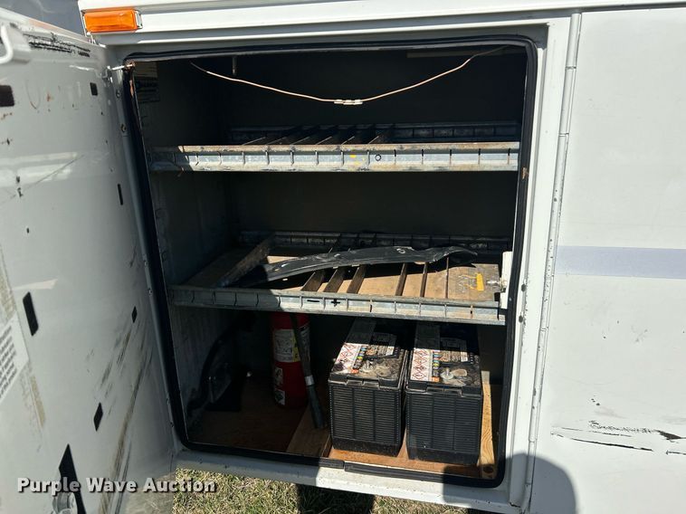 image for item EK2752 2013 Hino 338 utility / service truck