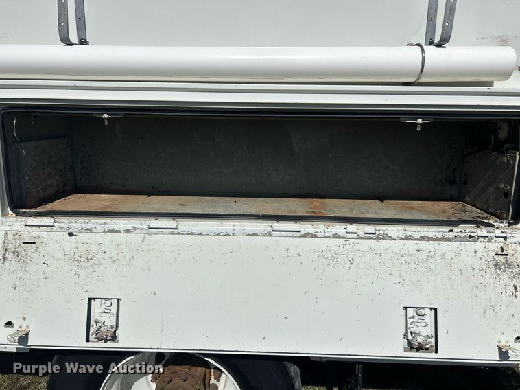 image for item EK2752 2013 Hino 338 utility / service truck