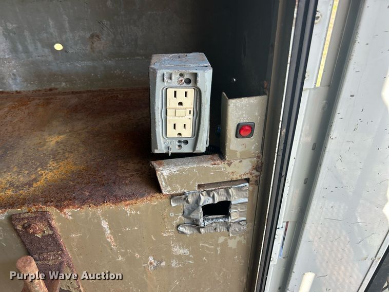 image for item EK2752 2013 Hino 338 utility / service truck