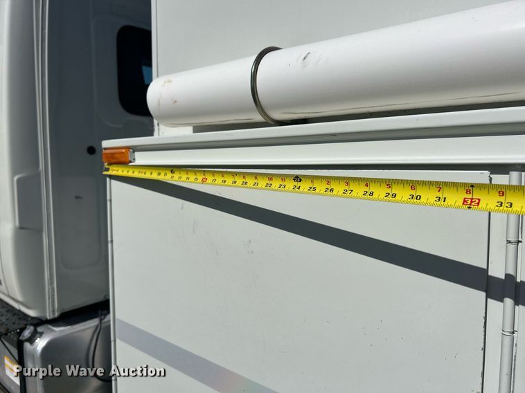 image for item EK2752 2013 Hino 338 utility / service truck