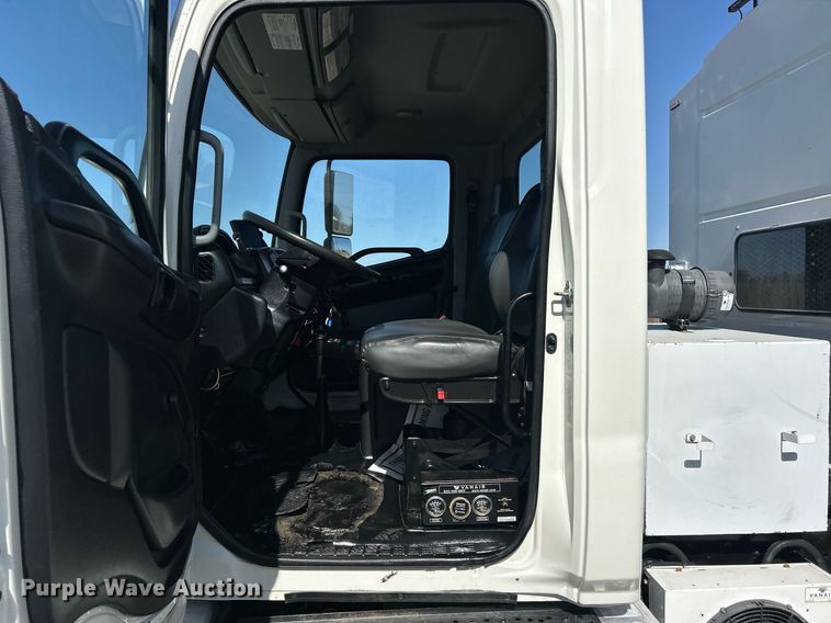 image for item EK2752 2013 Hino 338 utility / service truck