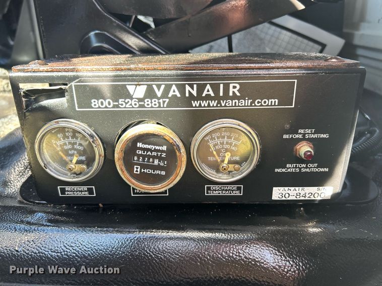 image for item EK2752 2013 Hino 338 utility / service truck