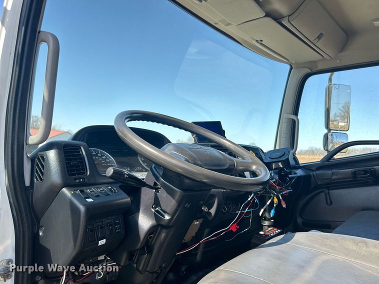 image for item EK2752 2013 Hino 338 utility / service truck