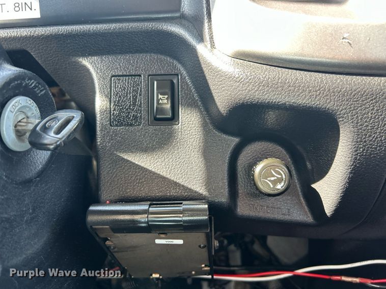 image for item EK2752 2013 Hino 338 utility / service truck