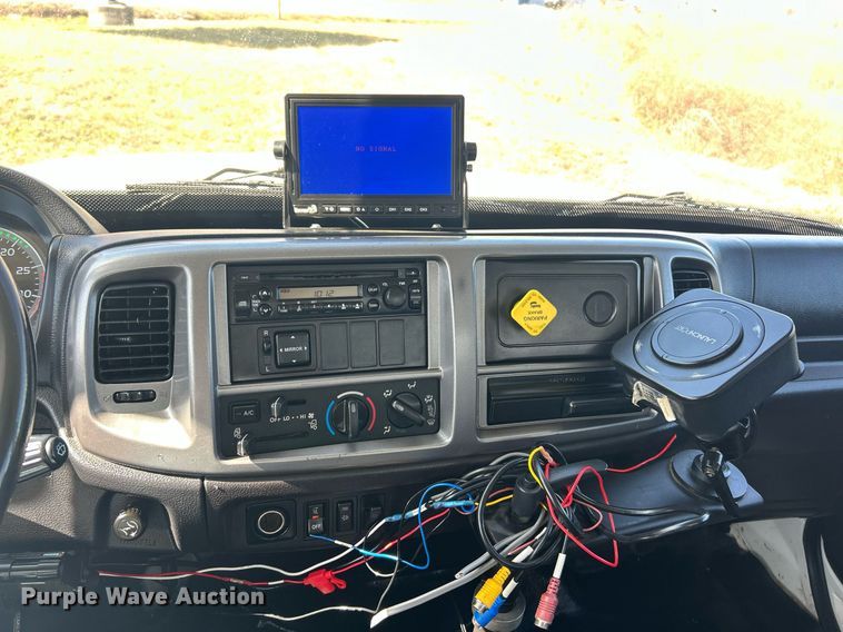 image for item EK2752 2013 Hino 338 utility / service truck