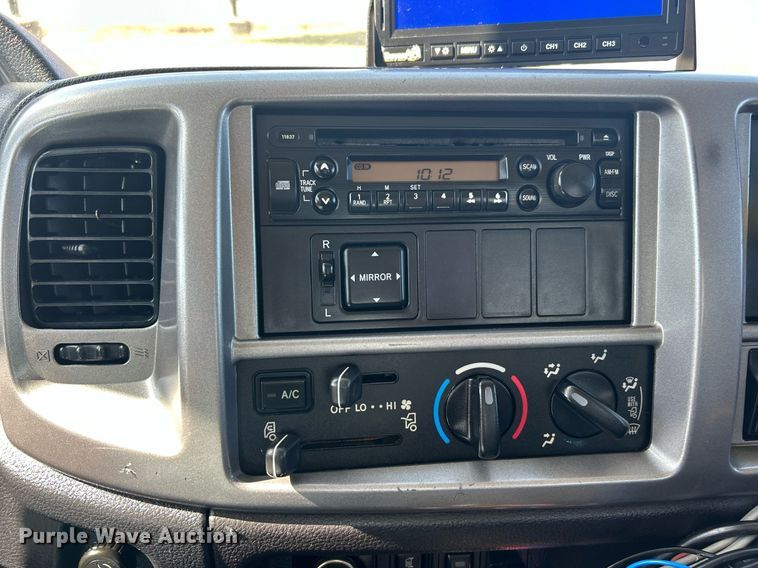 image for item EK2752 2013 Hino 338 utility / service truck