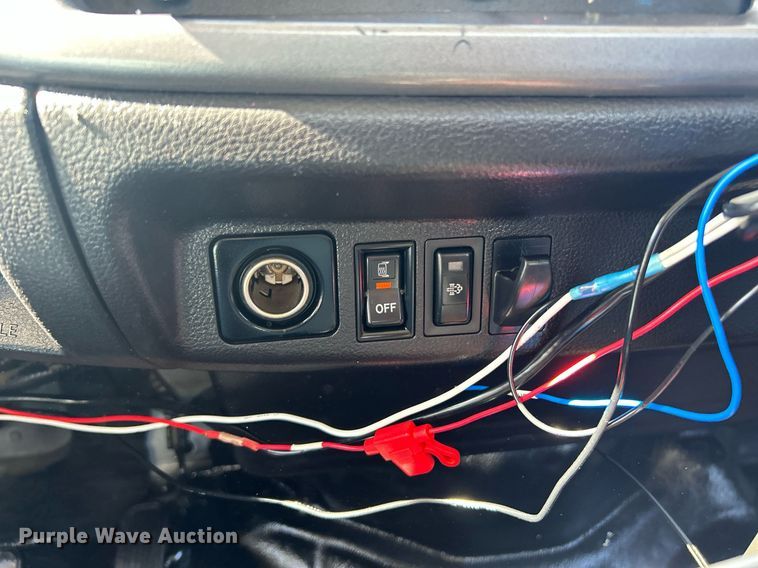 image for item EK2752 2013 Hino 338 utility / service truck