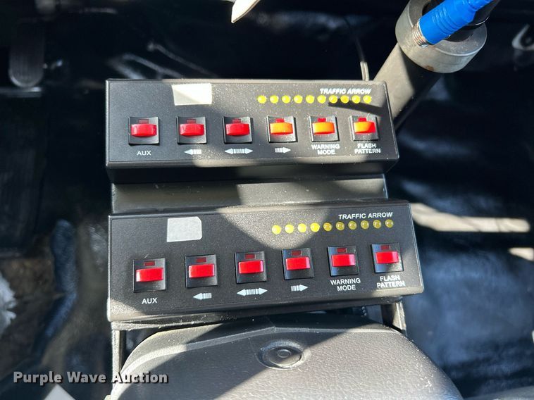 image for item EK2752 2013 Hino 338 utility / service truck