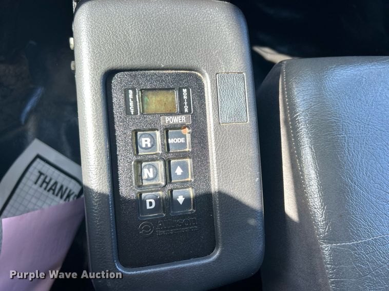 image for item EK2752 2013 Hino 338 utility / service truck