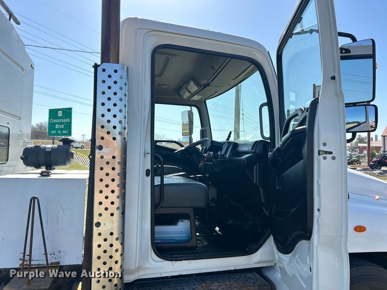 image for item EK2752 2013 Hino 338 utility / service truck