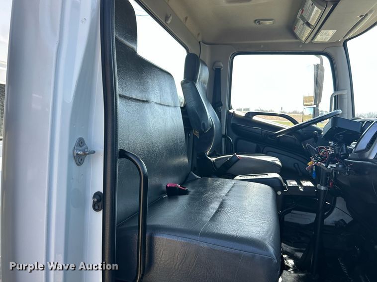 image for item EK2752 2013 Hino 338 utility / service truck