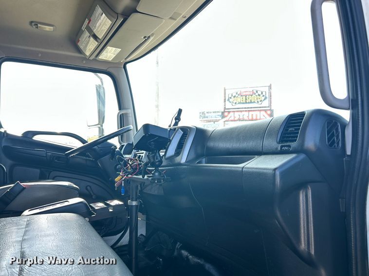 image for item EK2752 2013 Hino 338 utility / service truck