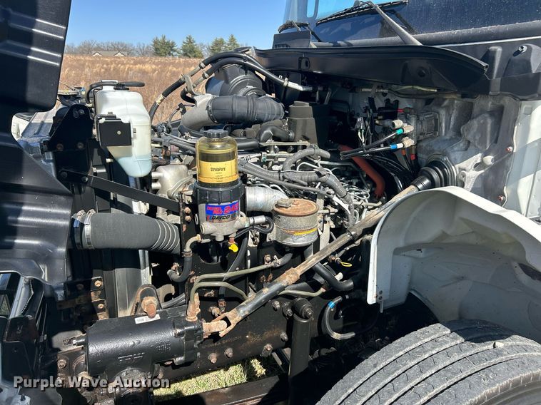 image for item EK2752 2013 Hino 338 utility / service truck