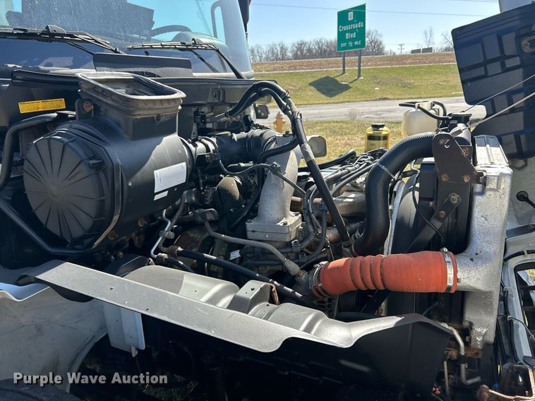 image for item EK2752 2013 Hino 338 utility / service truck