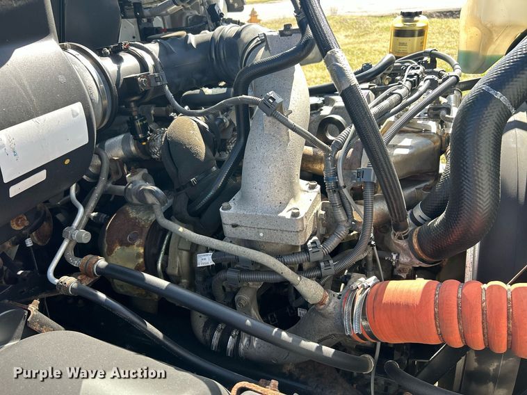 image for item EK2752 2013 Hino 338 utility / service truck