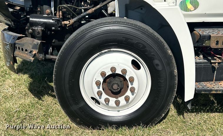 image for item EK2752 2013 Hino 338 utility / service truck