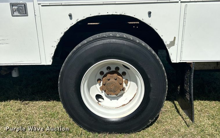 image for item EK2752 2013 Hino 338 utility / service truck