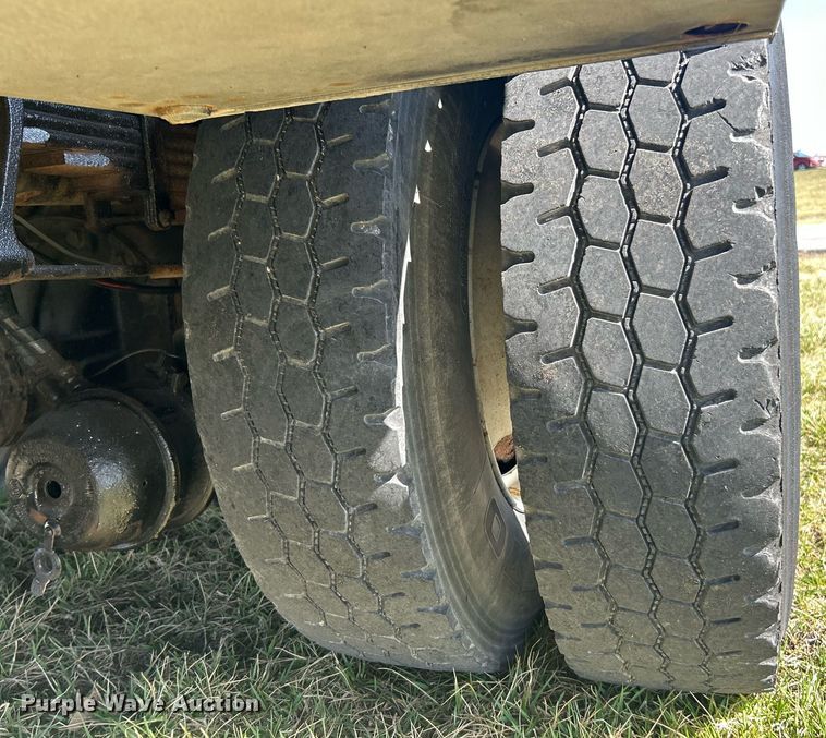 image for item EK2752 2013 Hino 338 utility / service truck