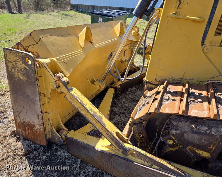image for item EL5682 2006 Caterpillar D6R XL Series III dozer