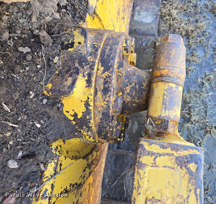 image for item EL5682 2006 Caterpillar D6R XL Series III dozer