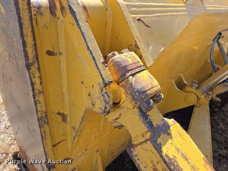 image for item EL5682 2006 Caterpillar D6R XL Series III dozer