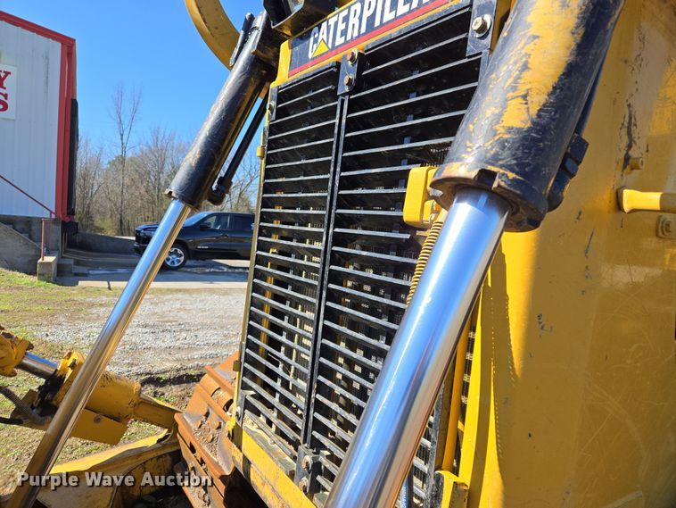 image for item EL5682 2006 Caterpillar D6R XL Series III dozer