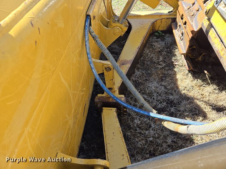 image for item EL5682 2006 Caterpillar D6R XL Series III dozer