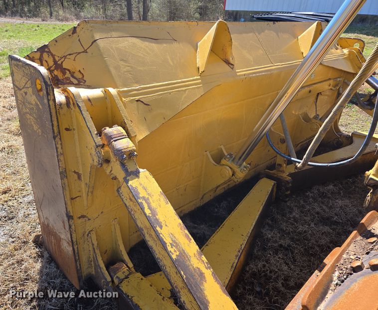 image for item EL5682 2006 Caterpillar D6R XL Series III dozer