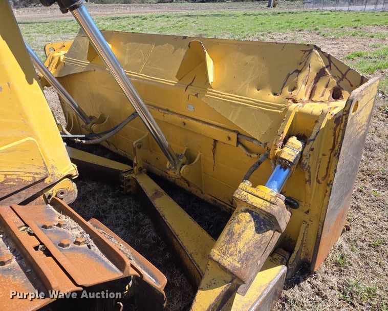 image for item EL5682 2006 Caterpillar D6R XL Series III dozer