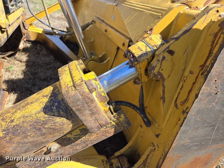 image for item EL5682 2006 Caterpillar D6R XL Series III dozer