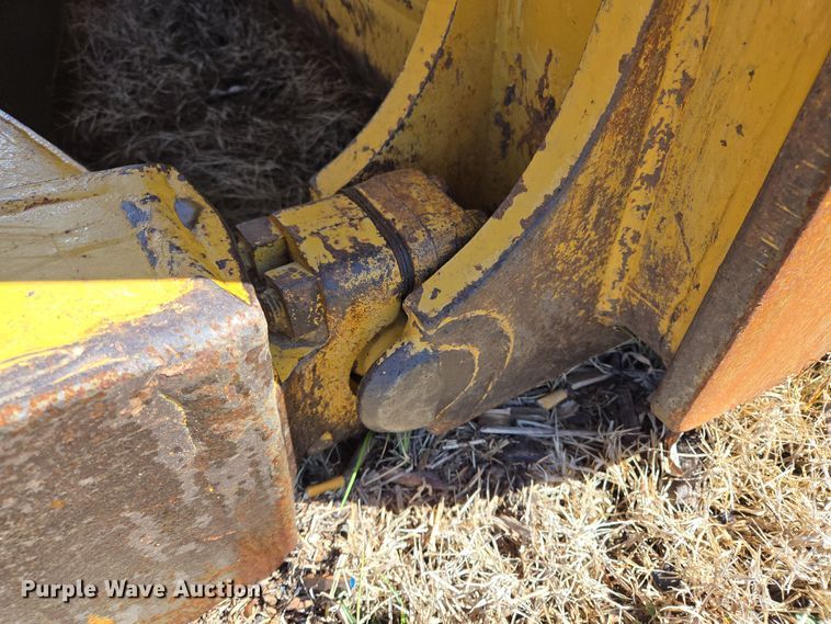 image for item EL5682 2006 Caterpillar D6R XL Series III dozer