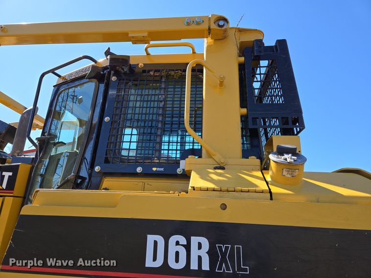 image for item EL5682 2006 Caterpillar D6R XL Series III dozer