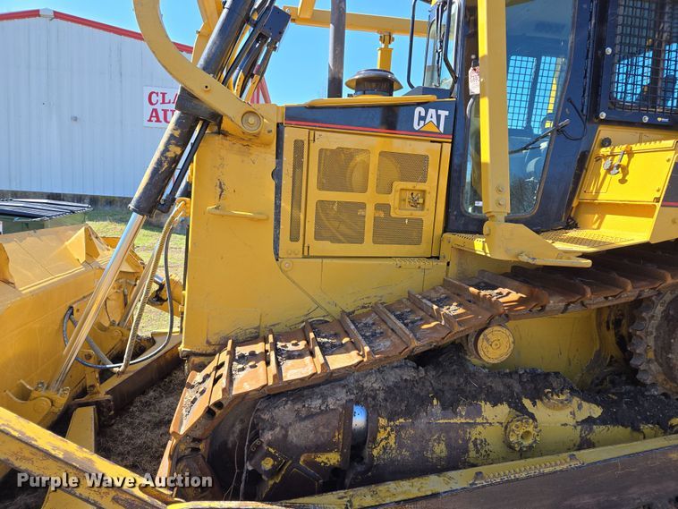 image for item EL5682 2006 Caterpillar D6R XL Series III dozer