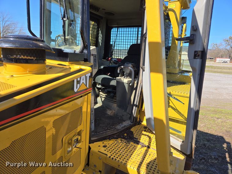 image for item EL5682 2006 Caterpillar D6R XL Series III dozer