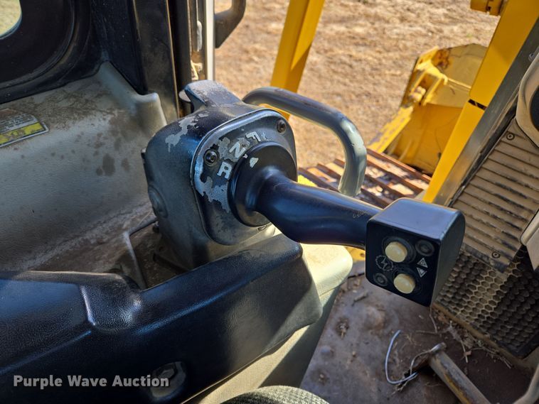 image for item EL5682 2006 Caterpillar D6R XL Series III dozer