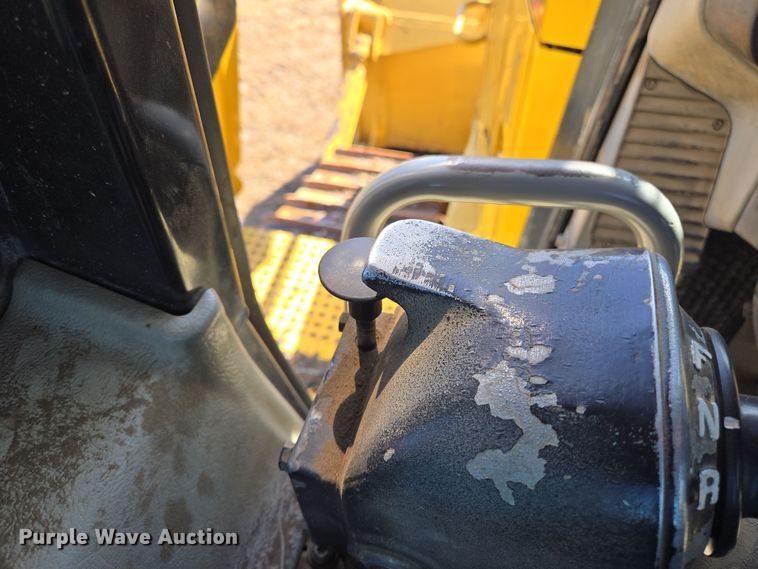 image for item EL5682 2006 Caterpillar D6R XL Series III dozer