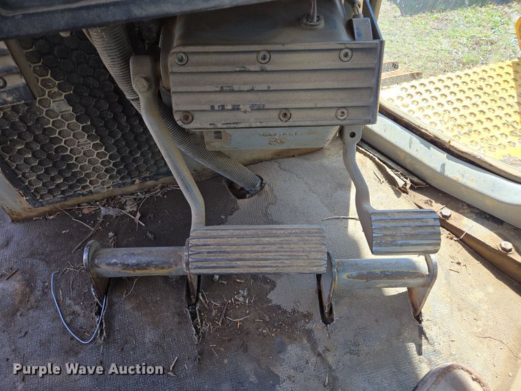 image for item EL5682 2006 Caterpillar D6R XL Series III dozer