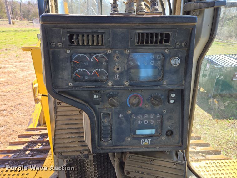 image for item EL5682 2006 Caterpillar D6R XL Series III dozer