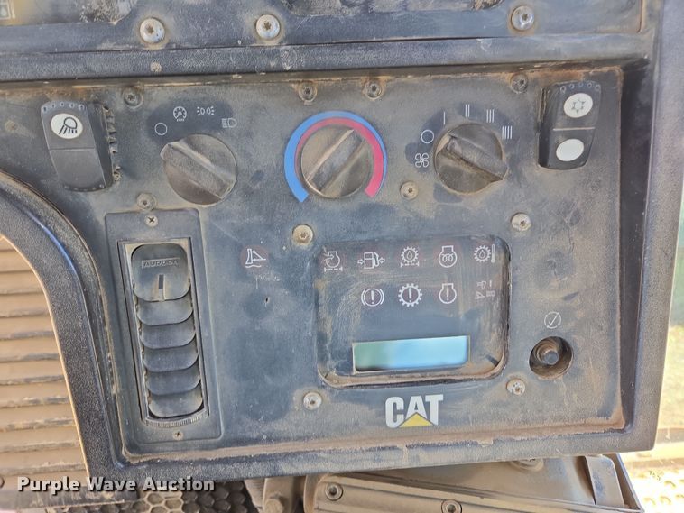 image for item EL5682 2006 Caterpillar D6R XL Series III dozer