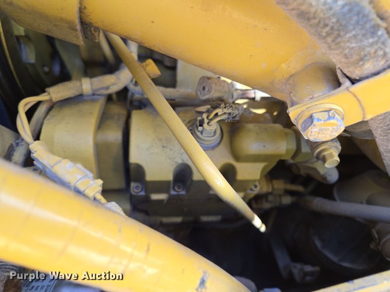 image for item EL5682 2006 Caterpillar D6R XL Series III dozer