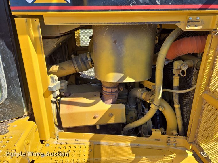 image for item EL5682 2006 Caterpillar D6R XL Series III dozer